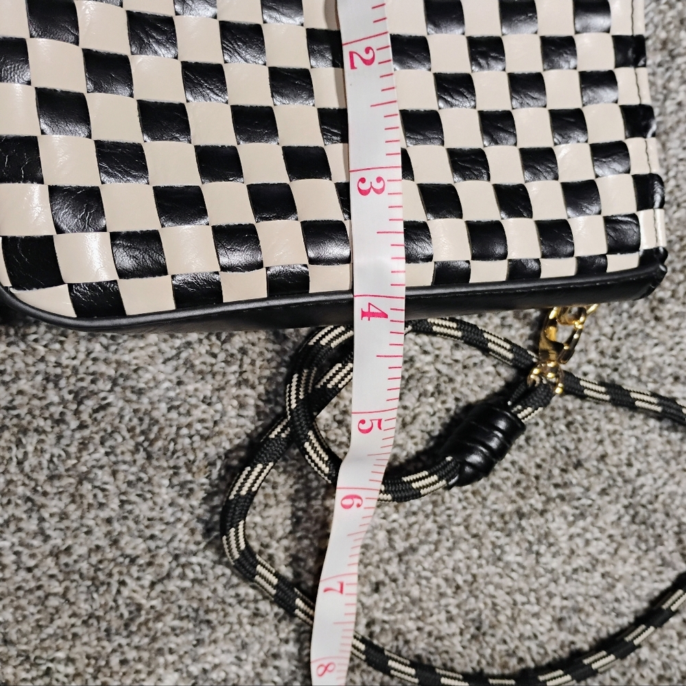 Stylish Black and White Vegan Leather Universal Threads  Women's Crossbody Bag - Picture 10 of 10